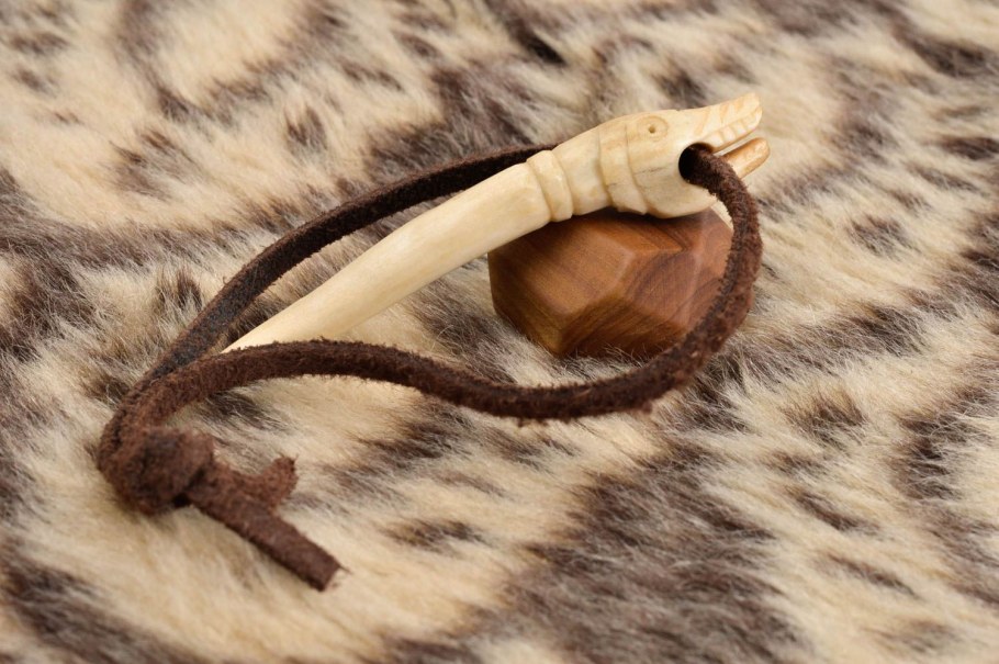 Украшения из рога оленя