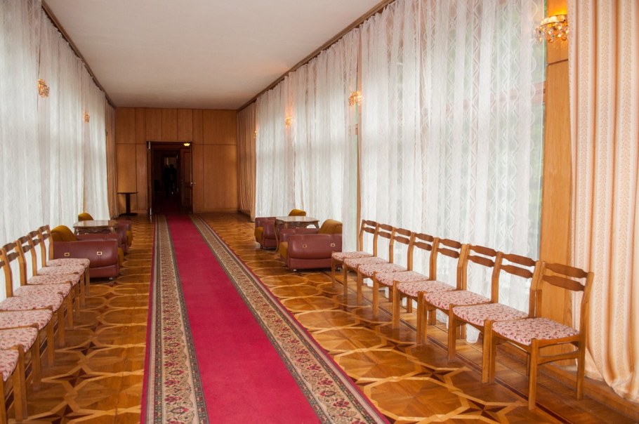 Дача Сталина на озере Рица