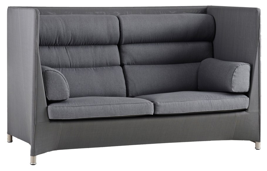 Диван с высокими подлокотниками