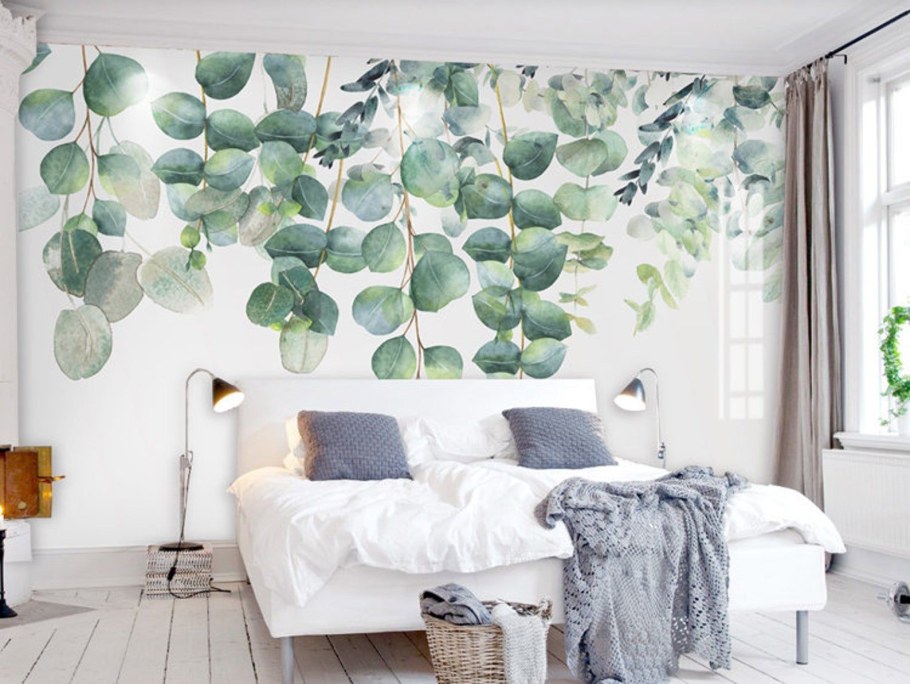 Листья на стене