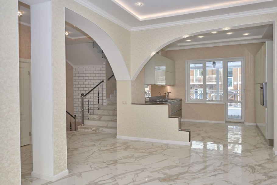 Внутренняя отделка коттеджа плинтуса