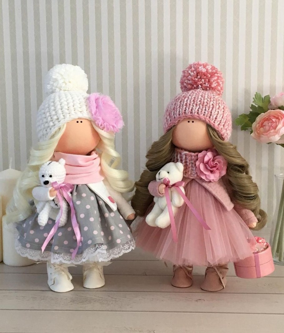 Шапка для интерьерной куклы