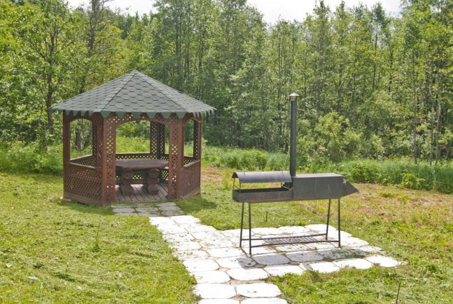 Барбекю под навесом