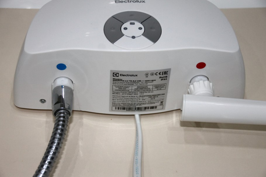 Проточный электрический водонагреватель Atmor установка