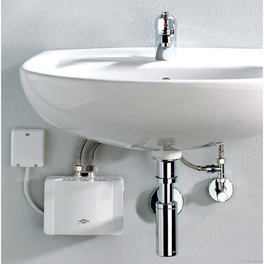 Водонагреватель накопительный в ванной