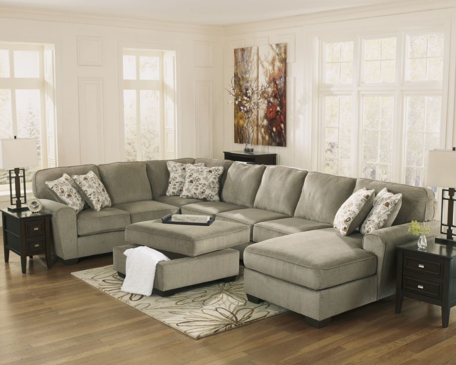 Мягкий уголок в гостиную