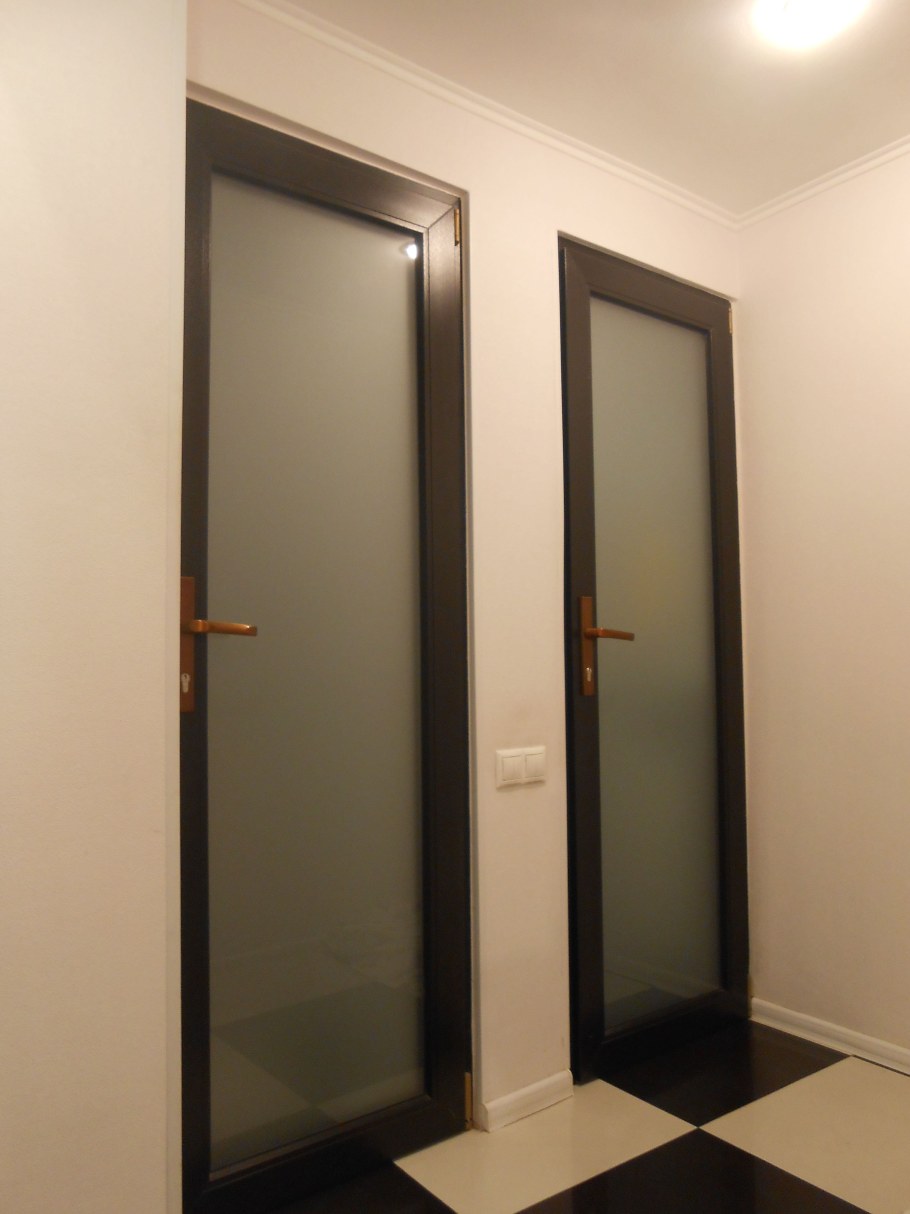 Пластиковые двери межкомнатные