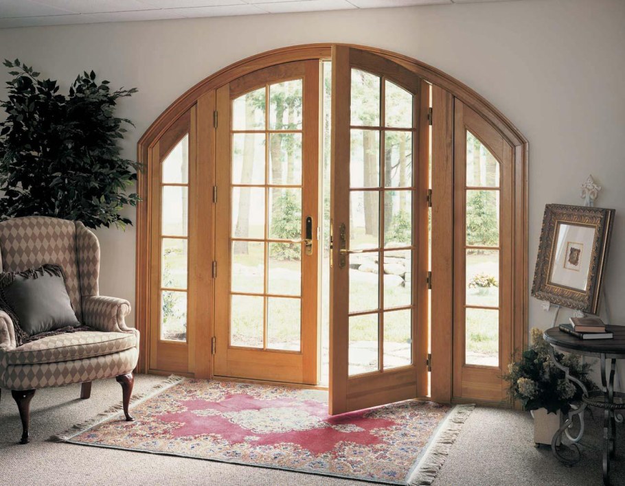 Входная дверь ПВХ Рехау