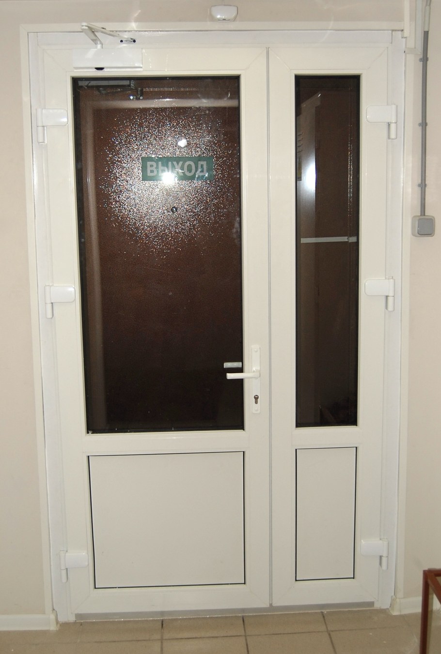 Межкомнатные пластиковые двери в интерьере