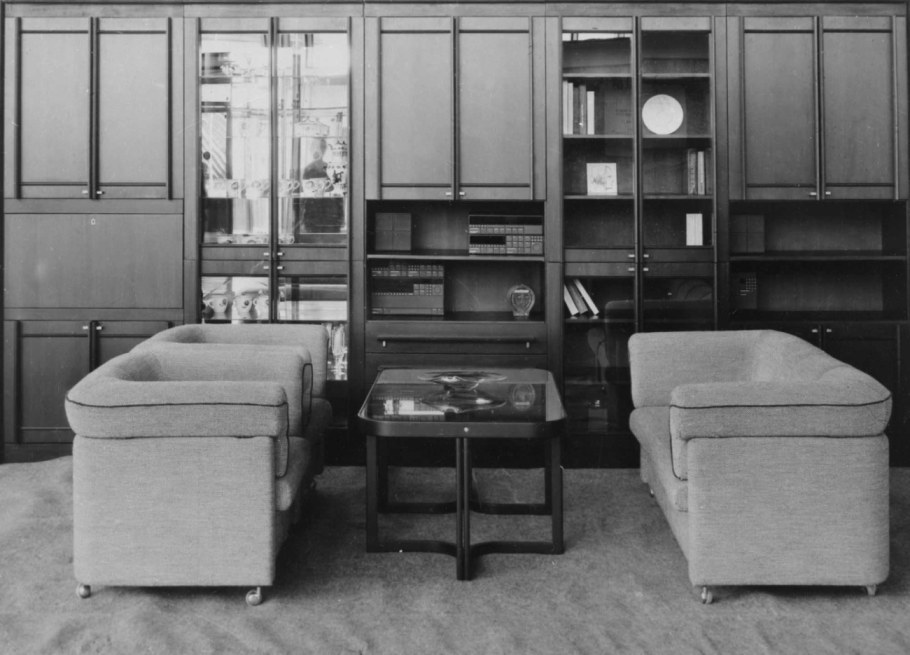 Стенка Мануэла югославская