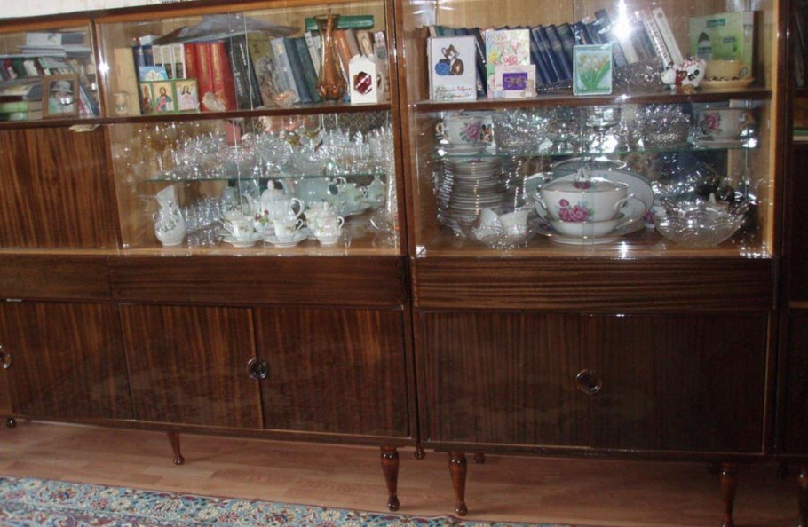 Полки из старых чемоданов