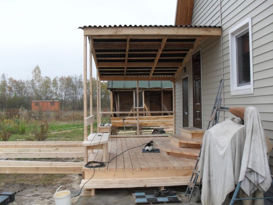 Летняя пристройка к дачному домику
