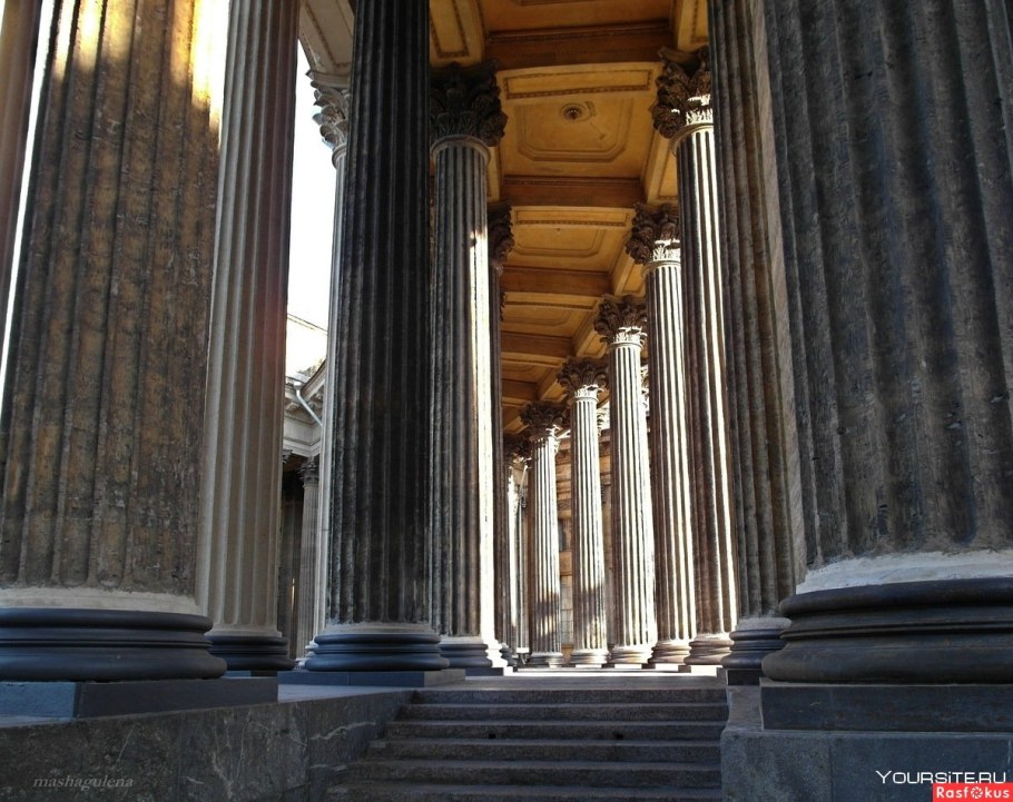Колоннада Казанского собора в Санкт-Петербурге