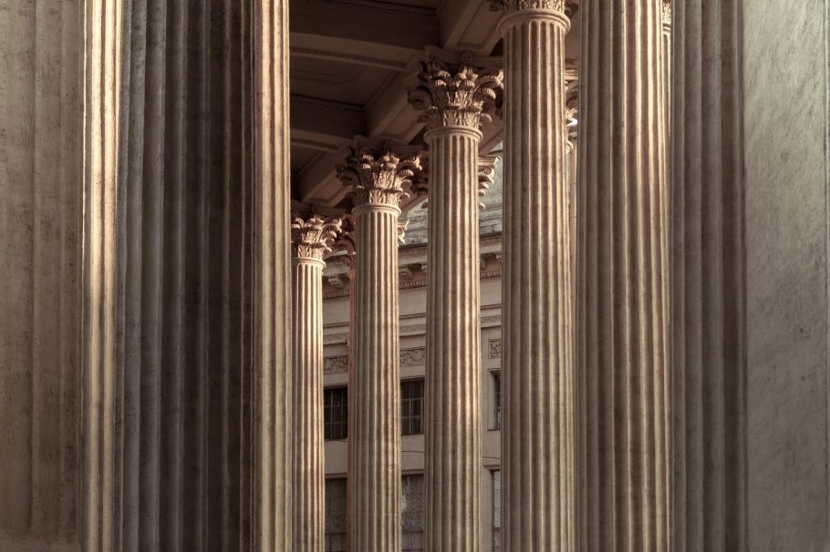 Античные колонны Казанского собора