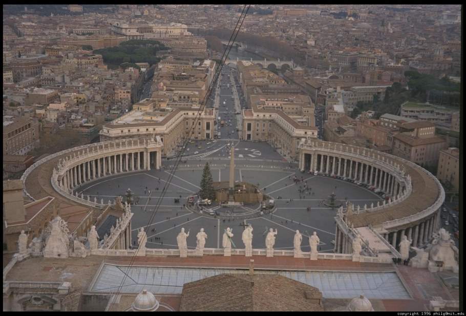 Собор Святого Петра в Ватикане колоннада