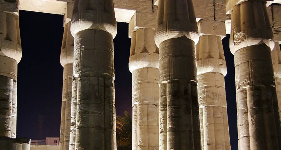 Луксорский храм Египет колонны