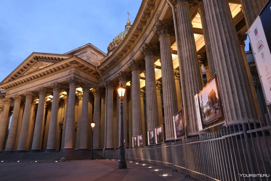 Колоннада Казанского собора в Санкт-Петербурге