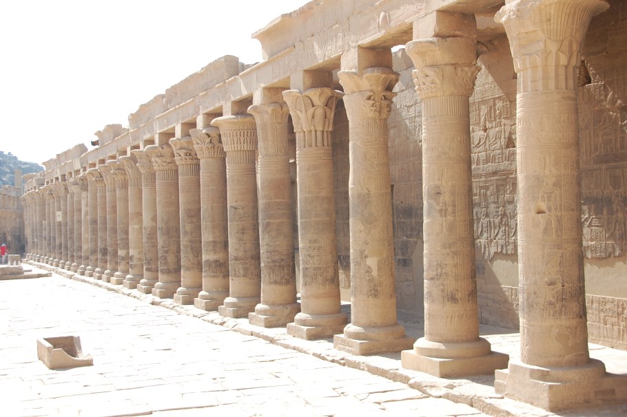 Папирусовидная колонна древнего Египта