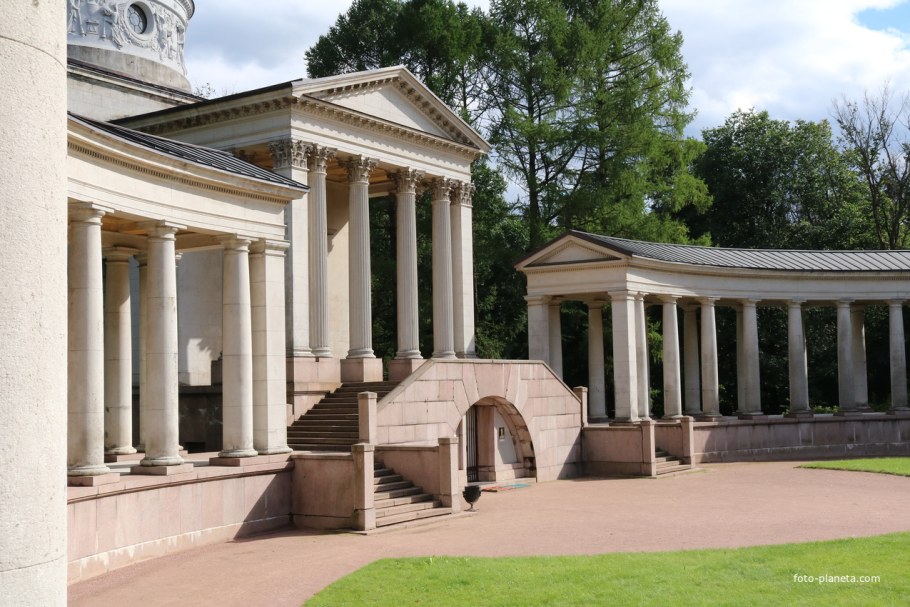 Храм-усыпальница Юсуповых колоннада