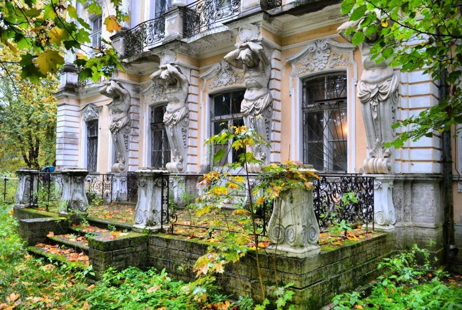 Заброшенная дача Романовых в Петергофе