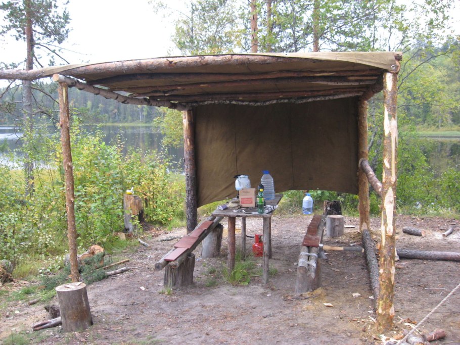 Навес из подручных материалов