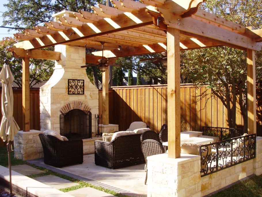 Беседка на маленьком участке