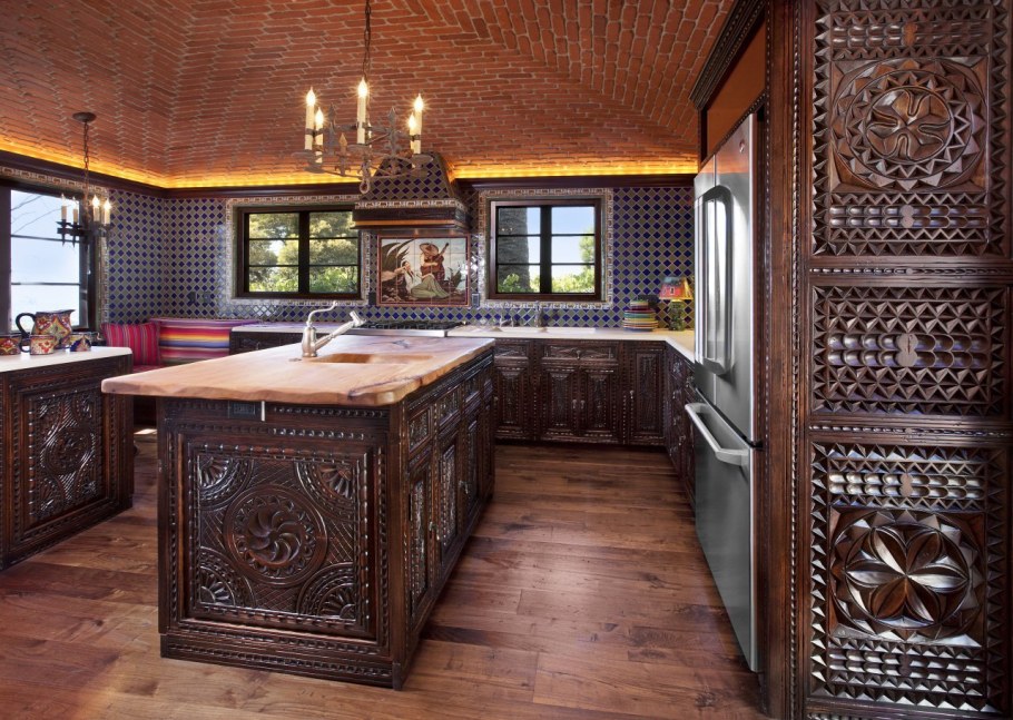Деревянные резные кухни