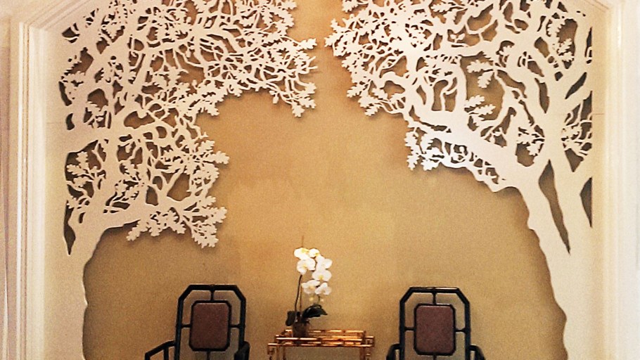 Дерево из фанеры в интерьере