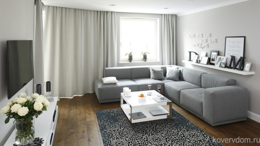 Бирюзовые шторы в интерьере