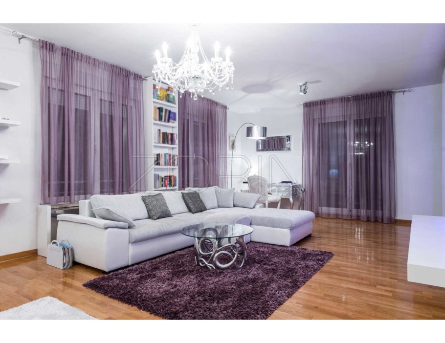 Голубой диван в интерьере