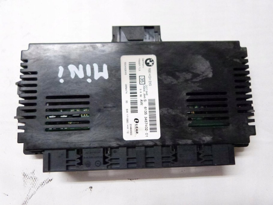 ЭБУ модуля в пространстве для ног