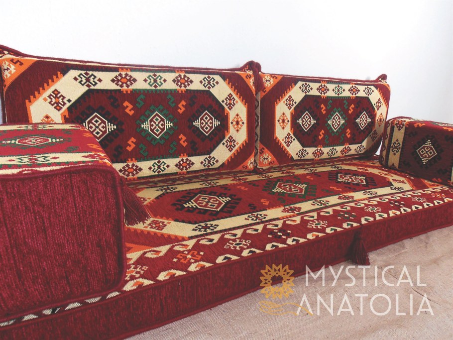 Кофейный столик-оттоманка.