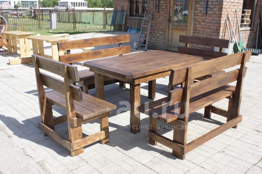 Деревянный стол в беседку