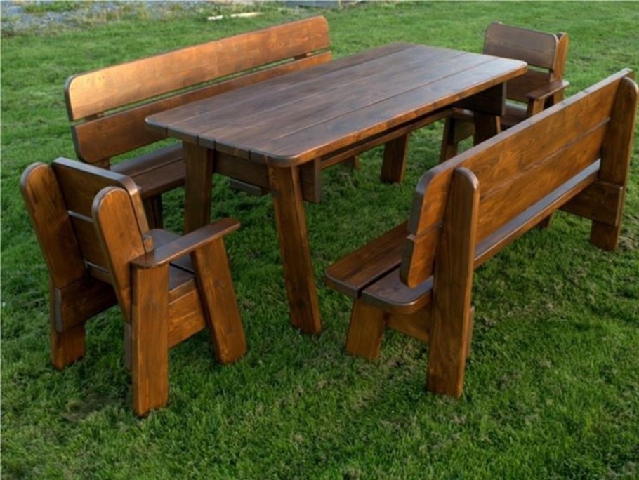 Стол из дерева
