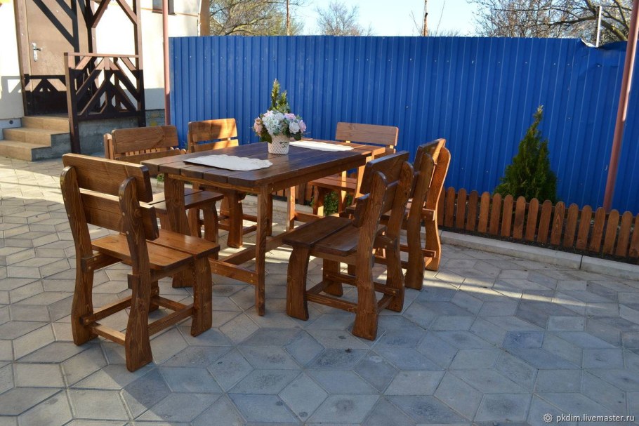 Стол уличный деревянный