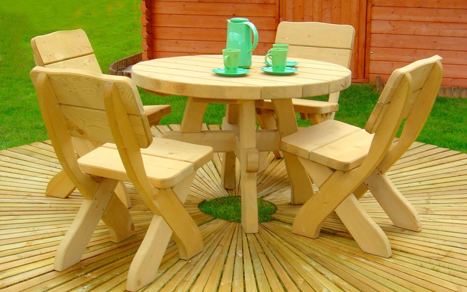 Садовый столик из дерева
