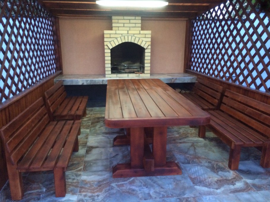 Деревянная мебель для беседки