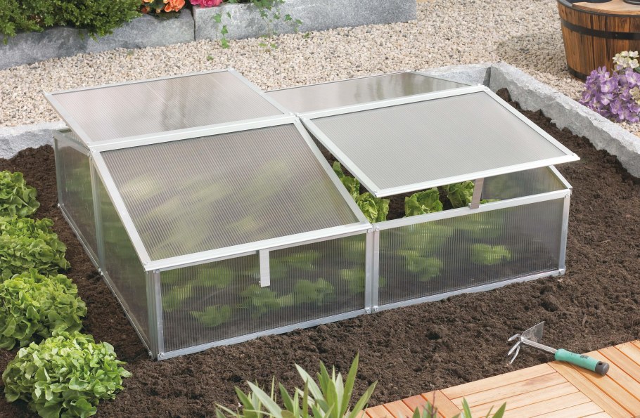 Парник для рассады в огороде