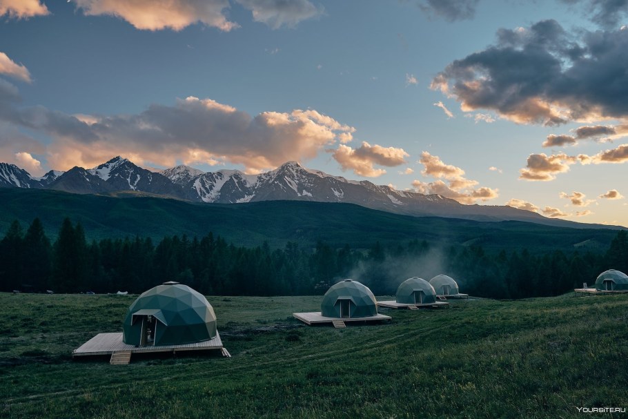 Курайская степь горный Алтай купольный глэмпинг
