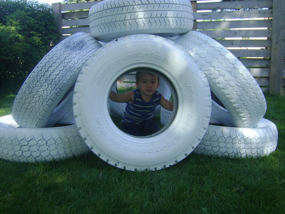 Детская площадка из покрышек
