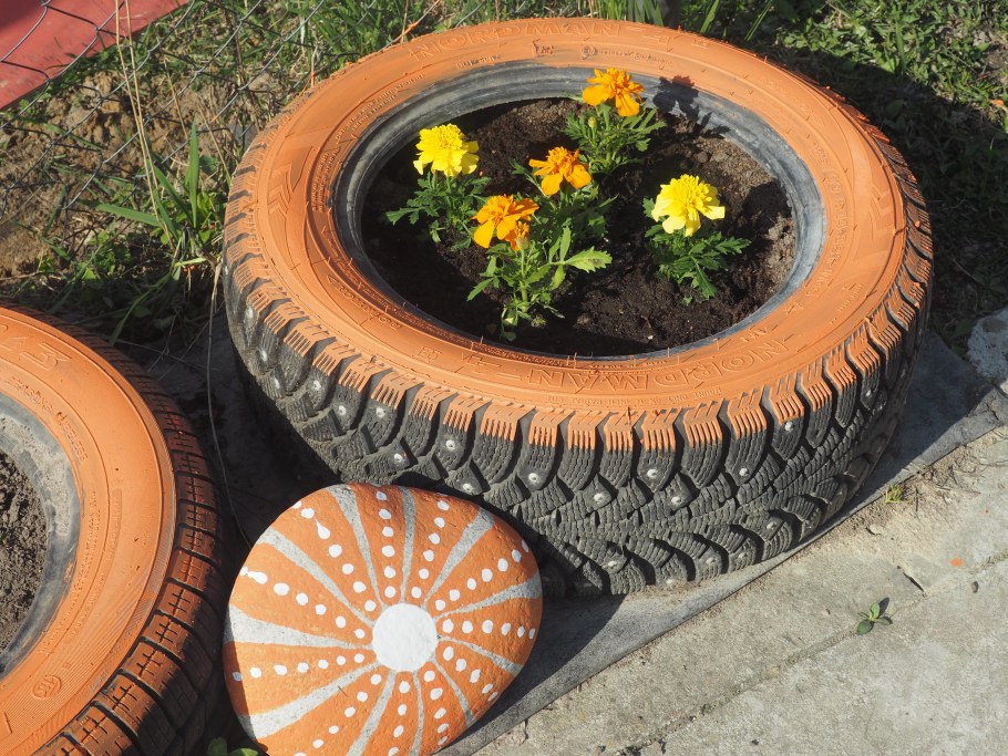 Клумба из шин