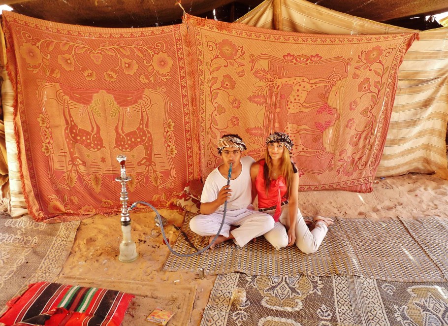 Шатер бедуинов внутри