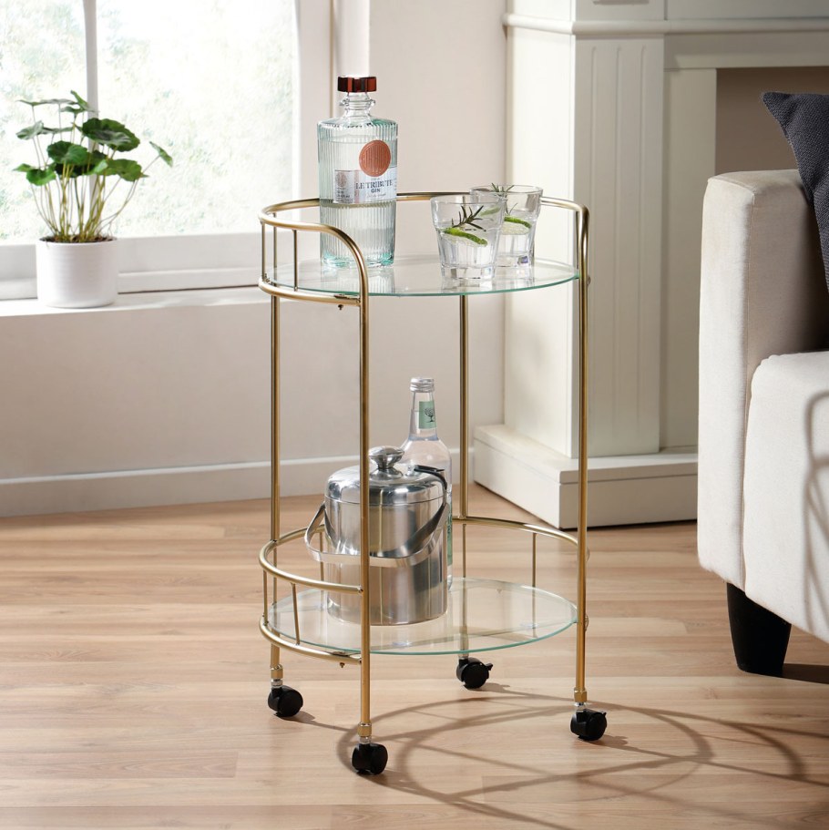 Столик на колесиках