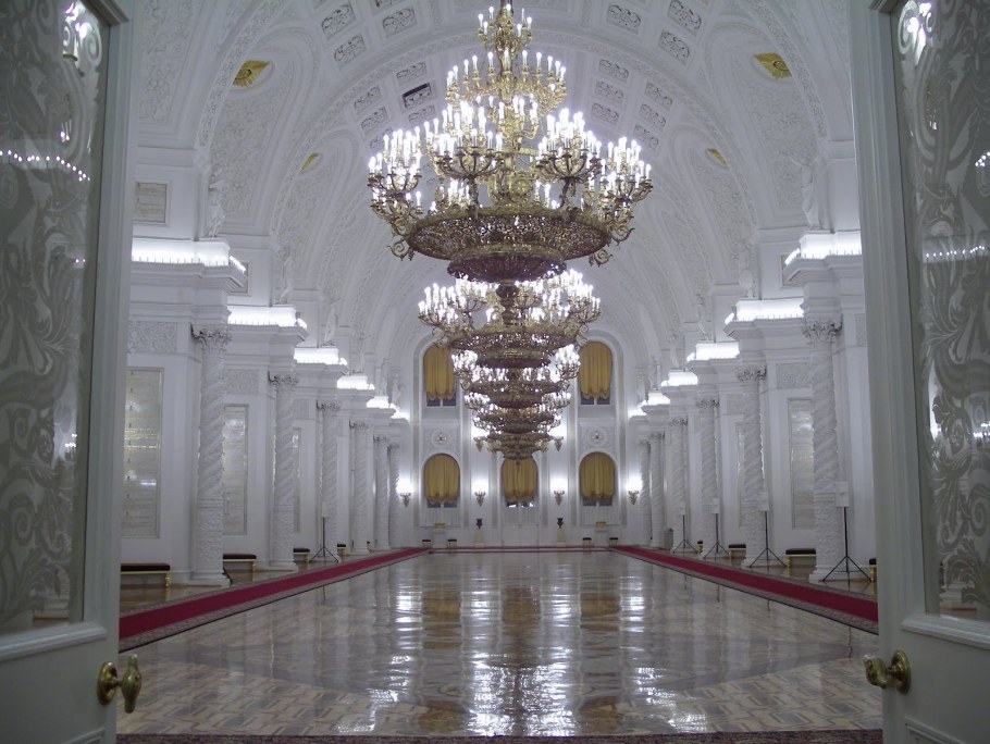 Георгиевский зал большого кремлевского дворца в Москве