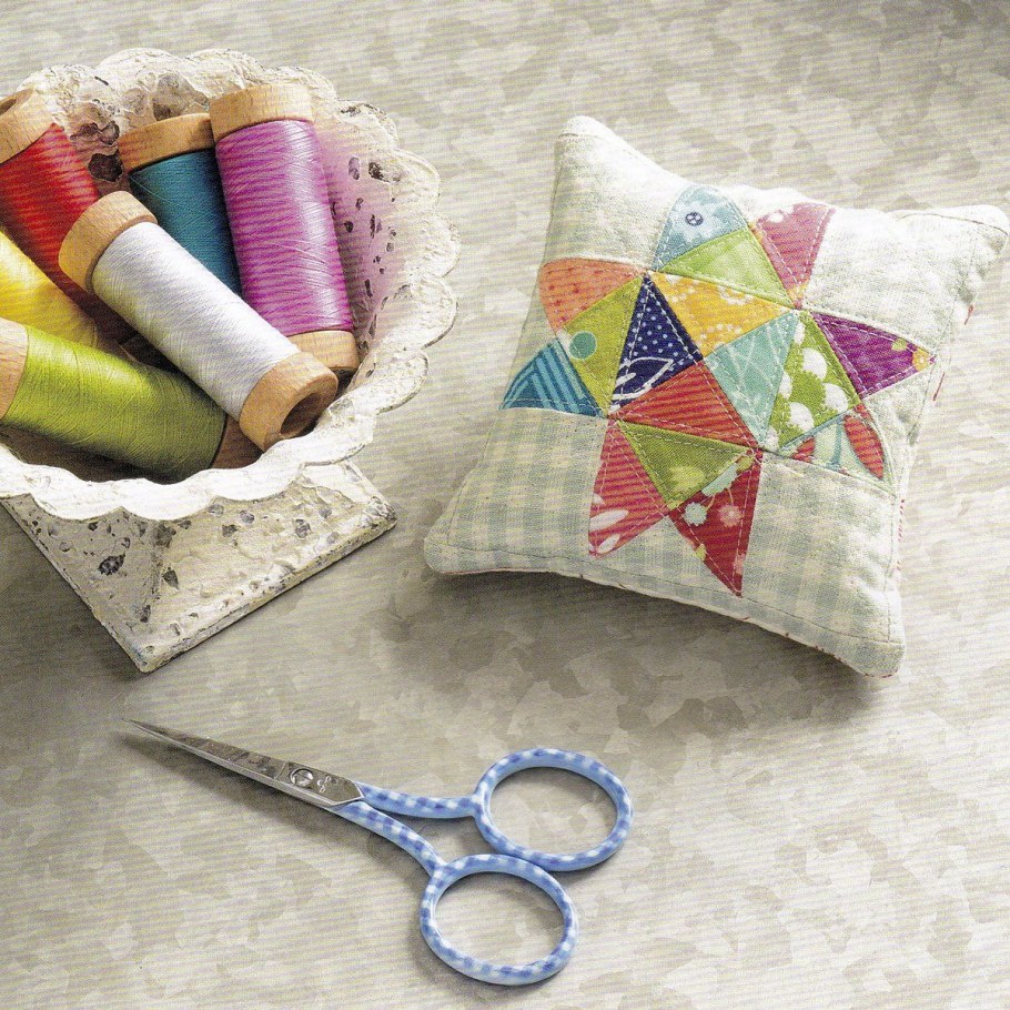 Игольница в лоскутной технике