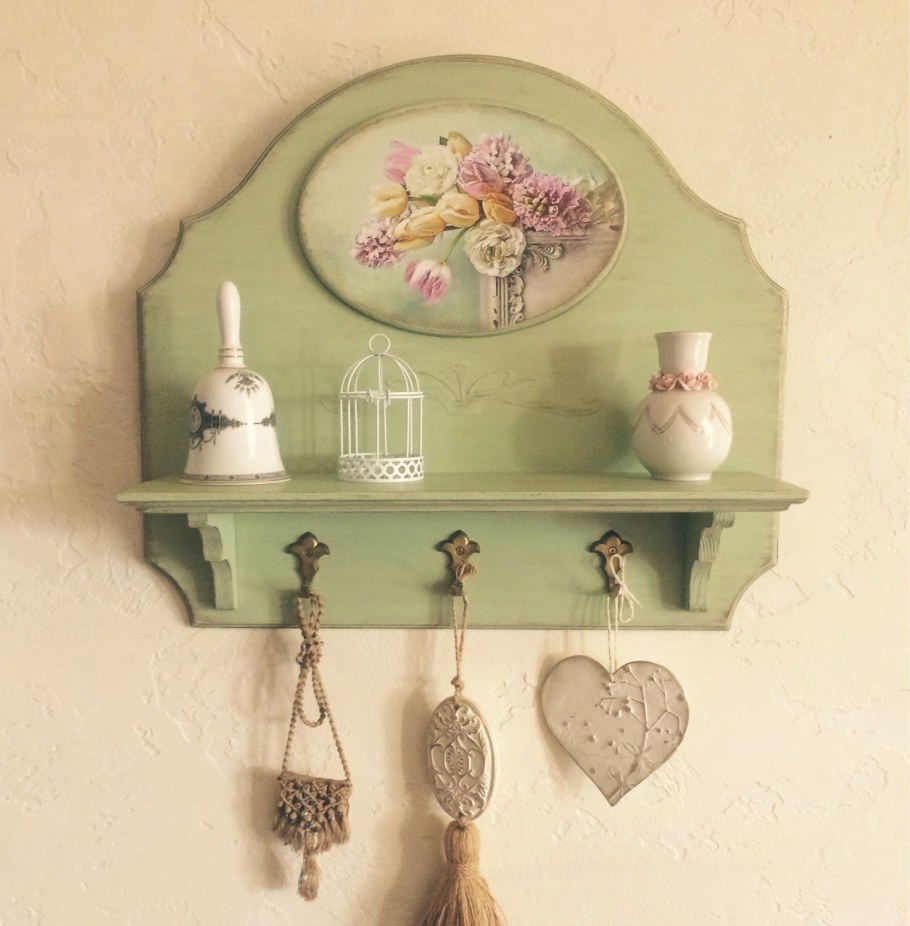 Полки на кухне в стиле Shabby Shick