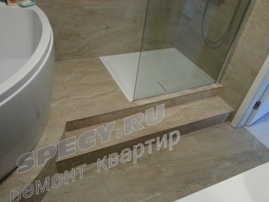 Душевой поддон со ступенькой