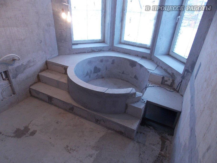 Круглая ванна на подиуме