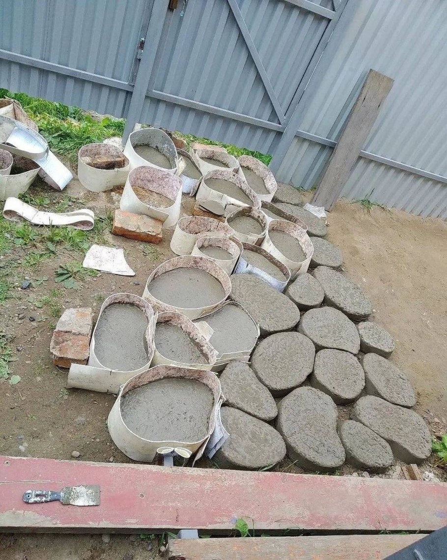 Дорожка из камня и бетона