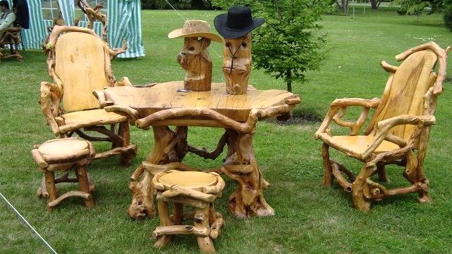 Стульчик и стол из бревен для сада